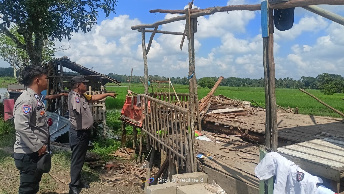 Peninjauan Kondisi Rumah Roboh
